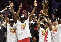 苹果手机-包含猛龙战胜老鹰，双外援发挥稳定带领球队获胜的词条