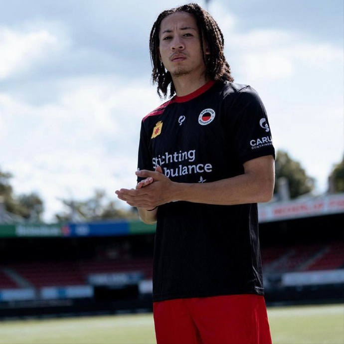 阿贾克斯中场当选队长,积极带领球队进攻 阿贾克斯中场当选队长,积极带领球队进攻