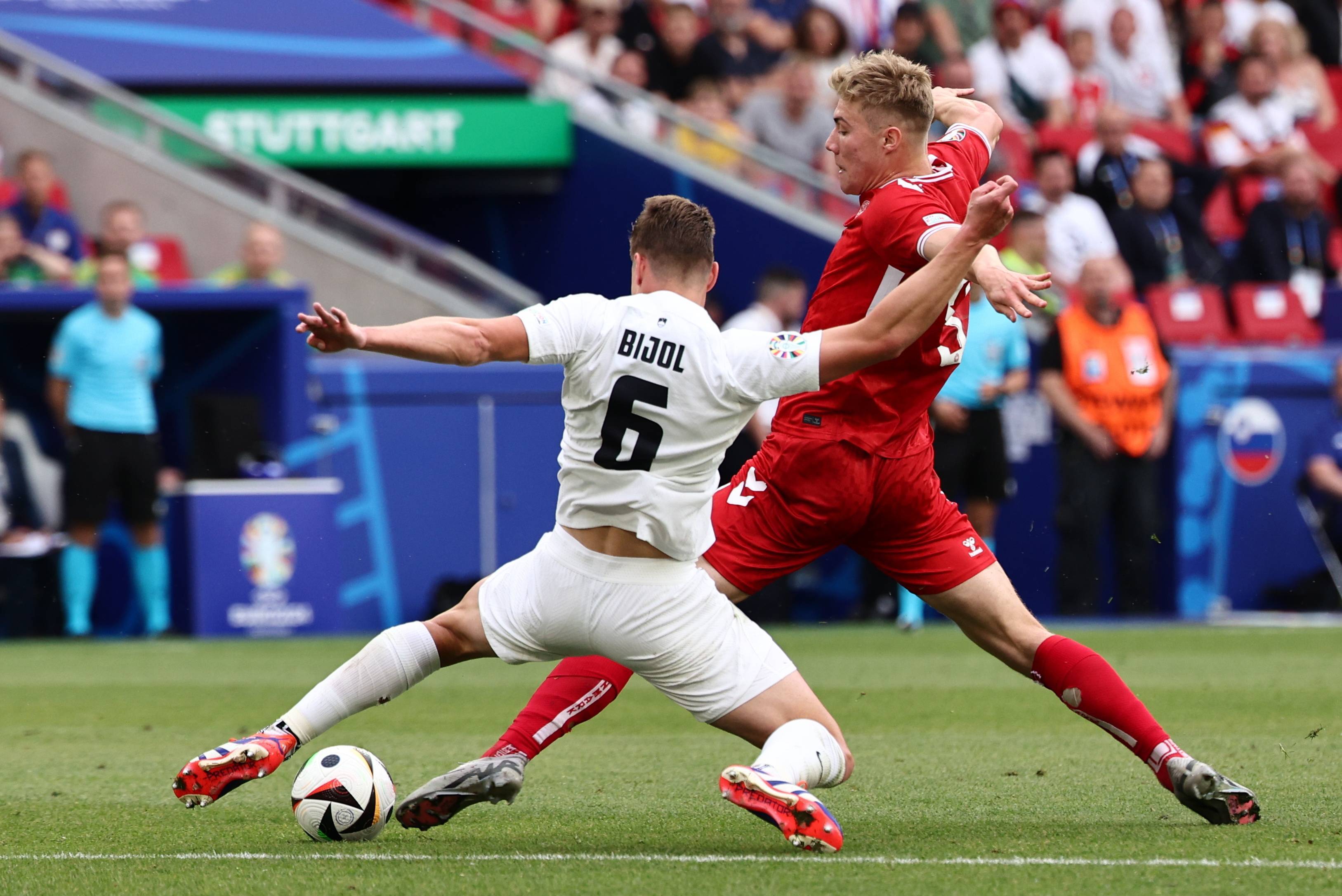 苹果手机-哥伦比亚队备战欧锦赛资格赛，士气高昂的简单介绍