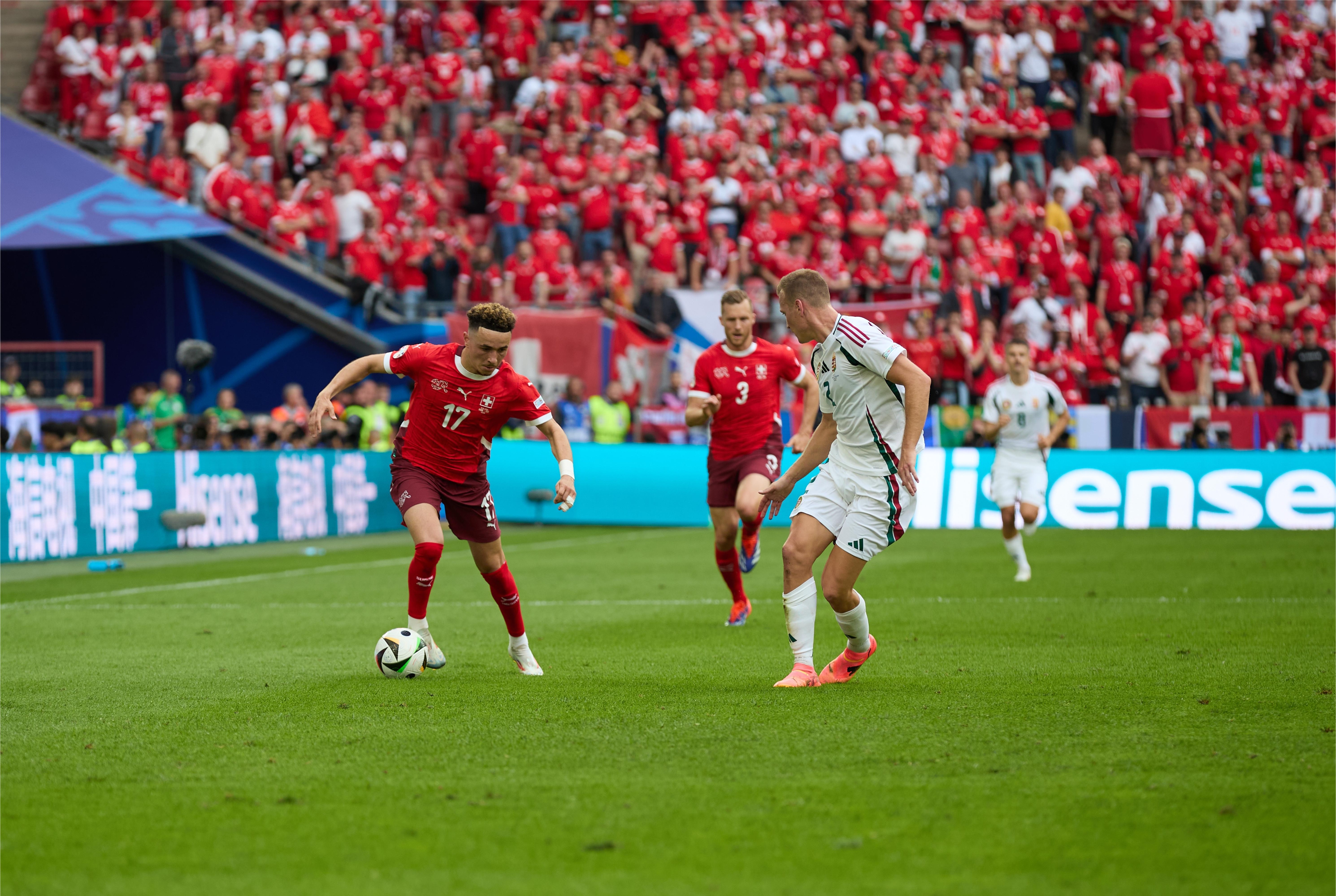 苹果手机-匈牙利负奥地利，法国队恒铁闪日欧预赛前景黯然的简单介绍