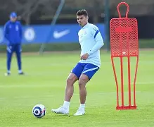 切尔西主场不敌对手，积分榜上略显被动(切尔西足球队比赛)