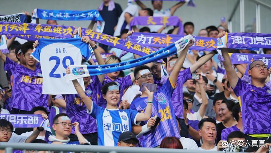 包含热门球队闪耀赛场，引领球迷热情高涨的词条