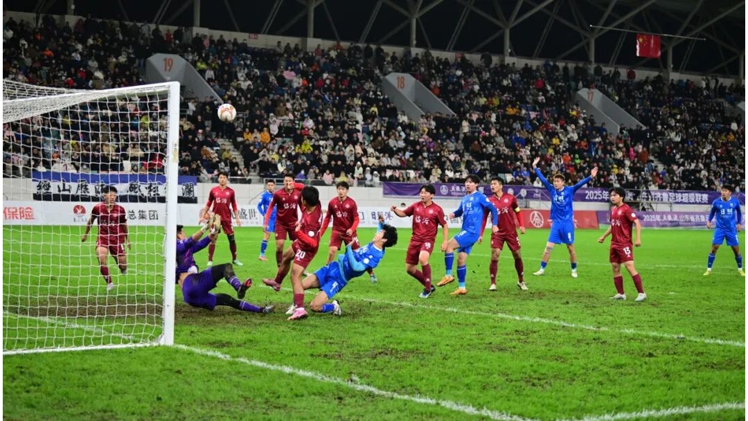 包含热门球队闪耀赛场，引领球迷热情高涨的词条