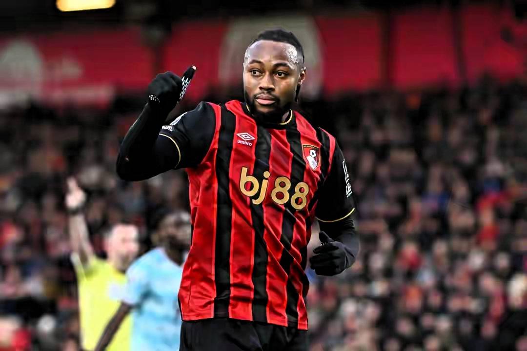 包含伯恩茅斯战术调整见效，赢得保级关键胜利的词条