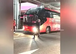 佛罗伦萨球迷气氛热烈，球队士气高涨的简单介绍